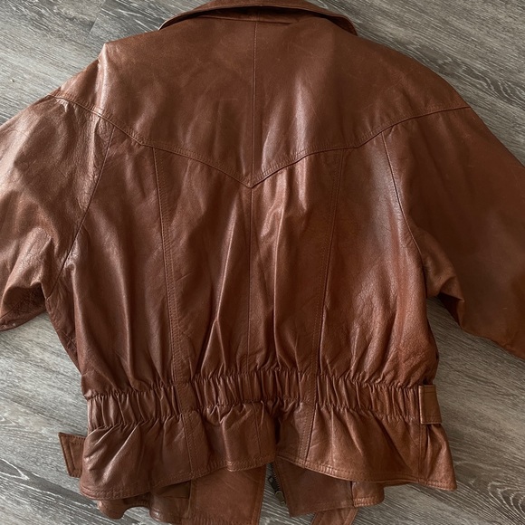 Vintage brown leather jacket with belt - Picture 2 of 3